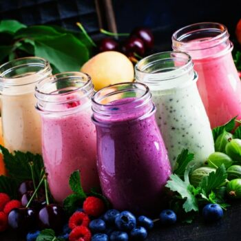 An image representing 5 different types of protein smoothies' flavor that you can do with this Frisco guide.